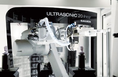 裝有PH 3|100型機械手自動化系統的ULTRASONIC 20 linear機床生產效率高、占地少、室內凈高要求低 裝有PH 3|100型機械手自動化系統的ULTRASONIC 20 linear機床生產效率高、占地少、室內凈高要求低